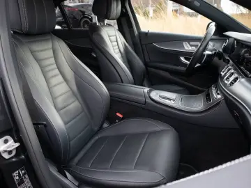 MERCEDES-BENZ E 300 de 4M AMG  Pano AHK 360  Distr. &hellip;