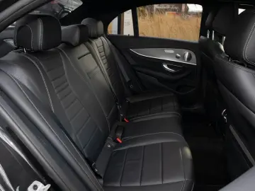 MERCEDES-BENZ E 300 de 4M AMG  Pano AHK 360  Distr. &hellip;