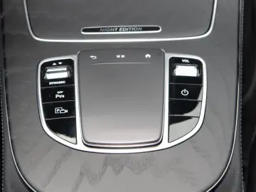 MERCEDES-BENZ E 300 de 4M AMG  Pano AHK 360  Distr. &hellip;