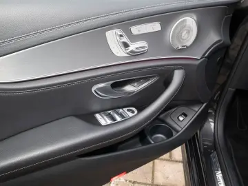 MERCEDES-BENZ E 300 de 4M AMG  Pano AHK 360  Distr. &hellip;