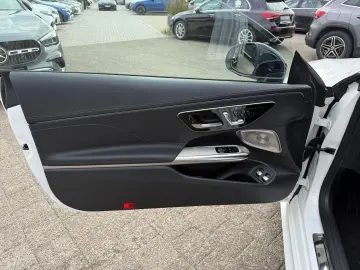 MERCEDES-BENZ CLE 300 e AMG Prem DISTR AHK Night 360 Burm3D
