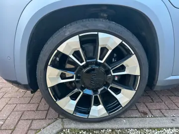 BMW XM MASSAGE AHK DRIVING PROF.