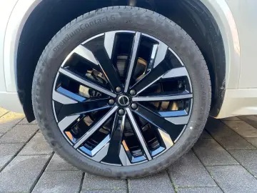 VOLVO XC90 Plus Bright B5 AWD 7-Sitzer El. Panodach Na