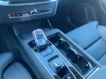 VOLVO XC90 Plus Bright B5 AWD 7-Sitzer El. Panodach Na