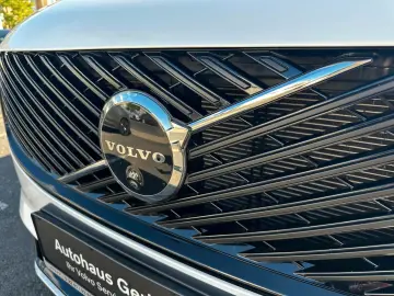 VOLVO XC90 T8 PlusDark FaceLift7-Sitzer Pano360 Luftfa