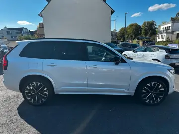 VOLVO XC90 T8 PlusDark FaceLift7-Sitzer Pano360 Luftfa