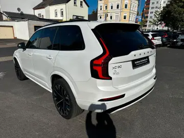 VOLVO XC90 T8 PlusDark FaceLift7-Sitzer Pano360 Luftfa