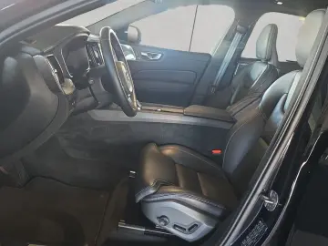 VOLVO XC60 T8 AWD Plug-in Hybrid Ultra Black Edition