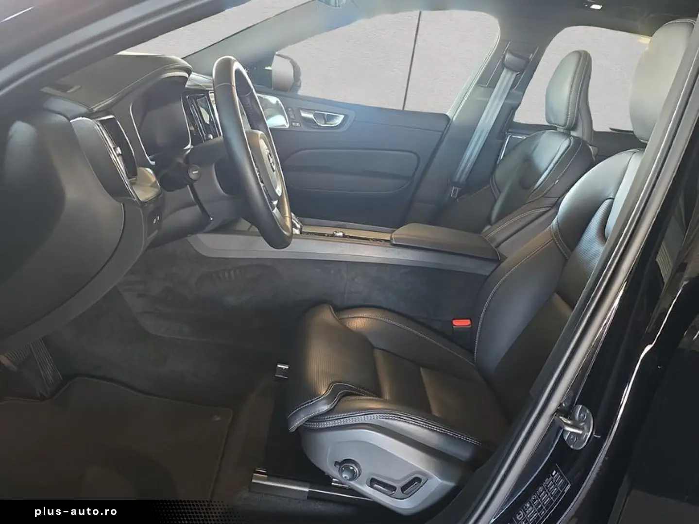 VOLVO XC60 T8 AWD Plug-in Hybrid Ultra Black Edition