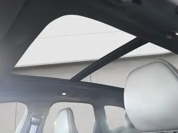 VOLVO XC60 T8 AWD Plug-in Hybrid Ultra Black Edition