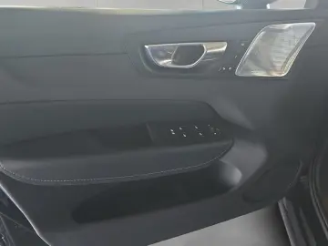 VOLVO XC60 T8 AWD Plug-in Hybrid Ultra Black Edition