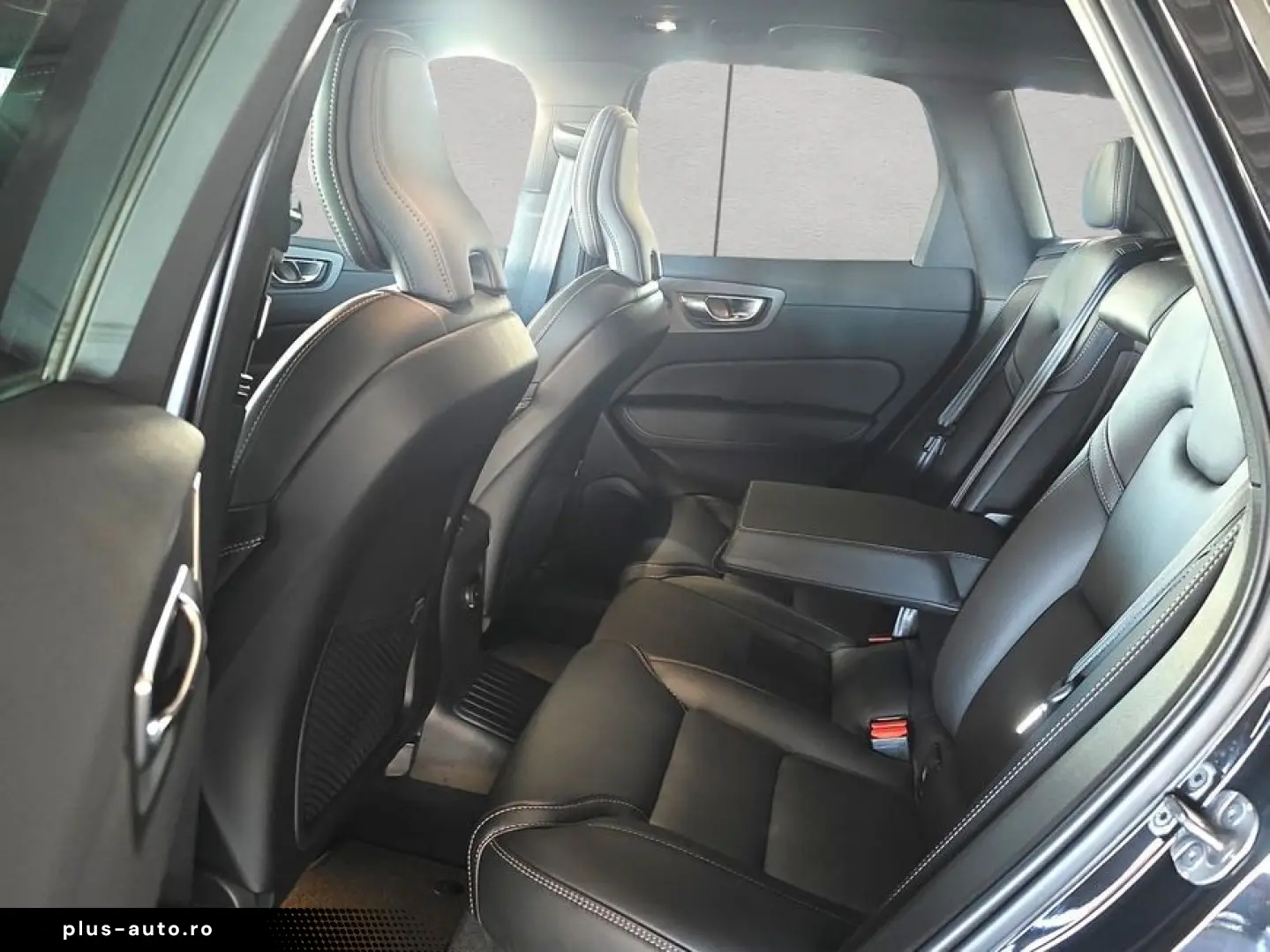 VOLVO XC60 T8 AWD Plug-in Hybrid Ultra Black Edition