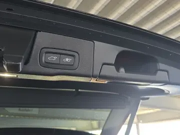 VOLVO XC60 T8 AWD Plug-in Hybrid Ultra Black Edition