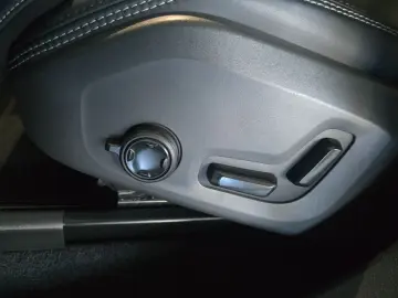 VOLVO XC60 T8 AWD Plug-in Hybrid Ultra Black Edition