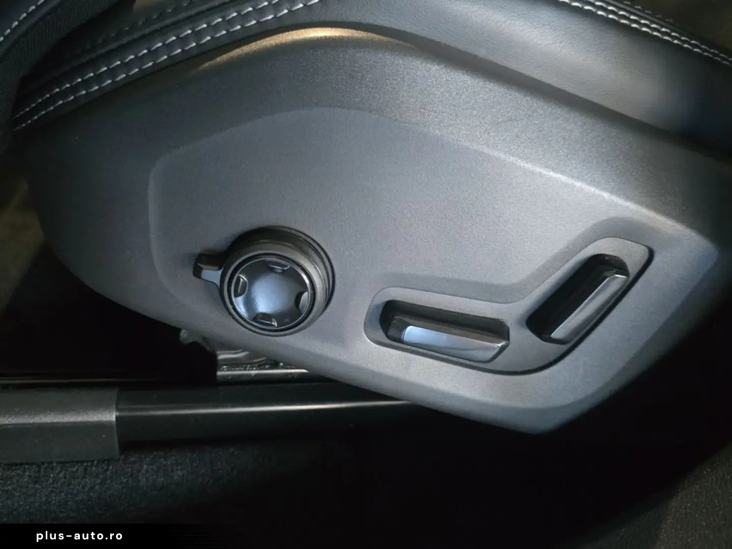 VOLVO XC60 T8 AWD Plug-in Hybrid Ultra Black Edition