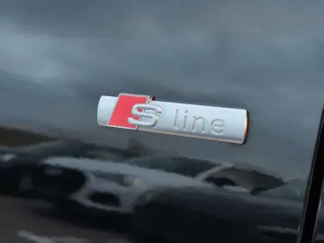 AUDI Q3 35 TFSI S line S tro Pano LED Virtual Navi  K