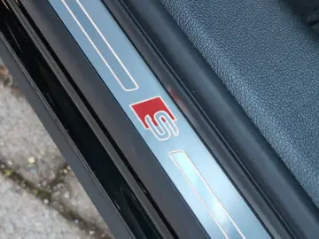 AUDI Q3 35 TFSI S line S tro Pano LED Virtual Navi  K