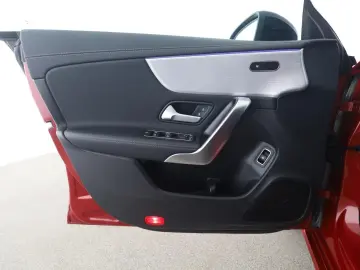 MERCEDES-BENZ CLA 250 e Night Progressive Distronic LED Kam