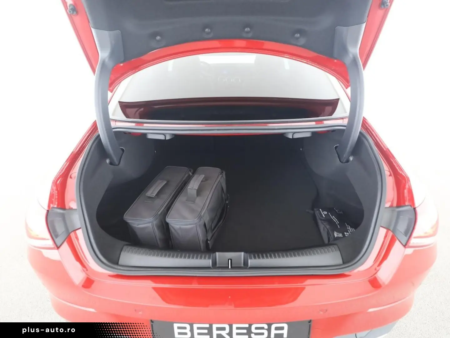 MERCEDES-BENZ CLA 250 e Night Progressive Distronic LED Kam