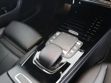 MERCEDES-BENZ CLA 250 e Night Progressive Distronic LED Kam