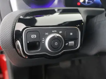 MERCEDES-BENZ CLA 250 e Night Progressive Distronic LED Kam