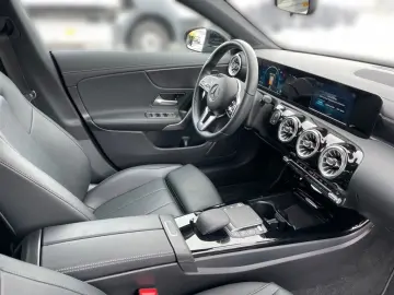 MERCEDES-BENZ CLA 180 d Coupé Progressive Ambi LED Kam Nav