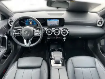 MERCEDES-BENZ CLA 180 d Coupé Progressive Ambi LED Kam Nav
