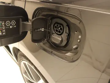 LAND ROVER Range Rover P550 SWB Hybrid Autobiography