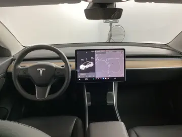 Tesla Model 3 SR