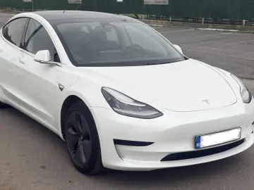 Tesla Model 3 SR