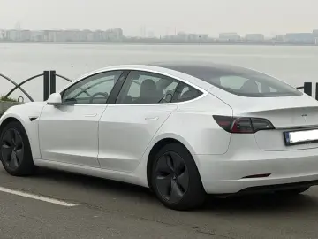 Tesla Model 3 SR