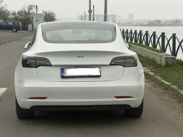 Tesla Model 3 SR