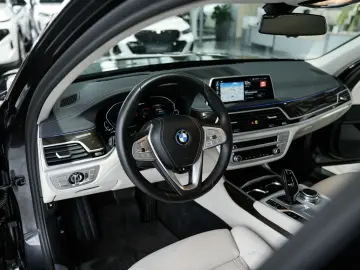 BMW 745e 360K HUD Soft-Close Aktivlenkung