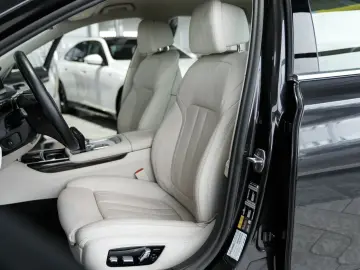 BMW 745e 360K HUD Soft-Close Aktivlenkung