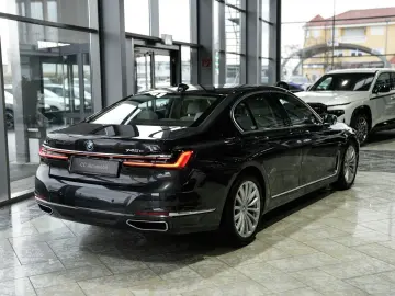 BMW 745e 360K HUD Soft-Close Aktivlenkung