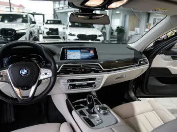 BMW 745e 360K HUD Soft-Close Aktivlenkung