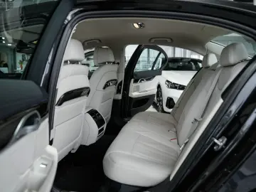 BMW 745e 360K HUD Soft-Close Aktivlenkung