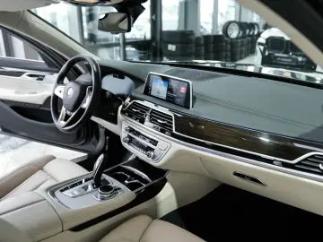 BMW 745e 360K HUD Soft-Close Aktivlenkung