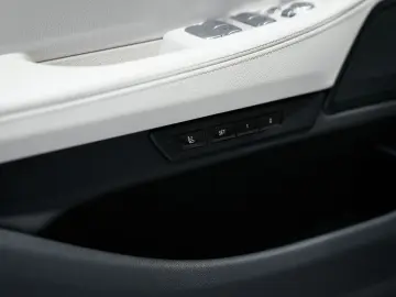 BMW 745e 360K HUD Soft-Close Aktivlenkung