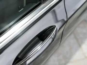 BMW 745e 360K HUD Soft-Close Aktivlenkung