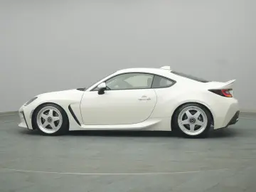 TOYOTA GR 86 234PS KW-Fahrwerk LED BLIS PDC