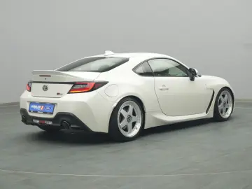 TOYOTA GR 86 234PS KW-Fahrwerk LED BLIS PDC