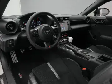 TOYOTA GR 86 234PS KW-Fahrwerk LED BLIS PDC