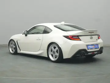 TOYOTA GR 86 234PS KW-Fahrwerk LED BLIS PDC