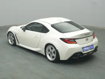 TOYOTA GR 86 234PS KW-Fahrwerk LED BLIS PDC