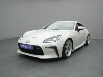 TOYOTA GR 86 234PS KW-Fahrwerk LED BLIS PDC