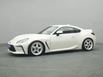 TOYOTA GR 86 234PS KW-Fahrwerk LED BLIS PDC