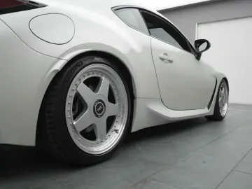 TOYOTA GR 86 234PS KW-Fahrwerk LED BLIS PDC