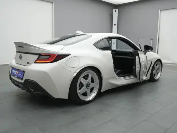 TOYOTA GR 86 234PS KW-Fahrwerk LED BLIS PDC