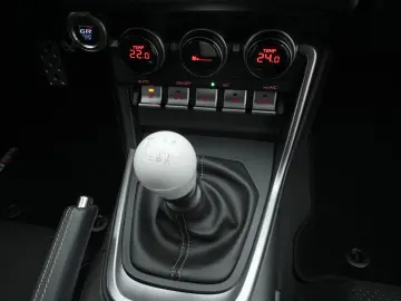 TOYOTA GR 86 234PS KW-Fahrwerk LED BLIS PDC